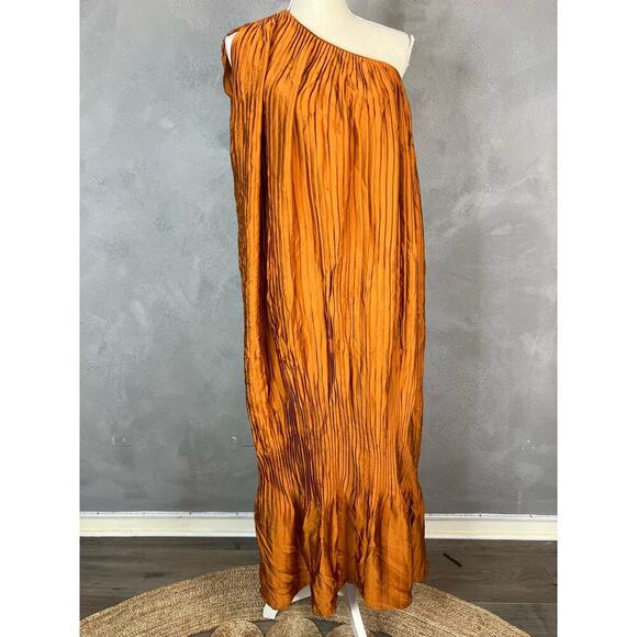 One shoulder pleaded dress - defects - Picture 8 of 16